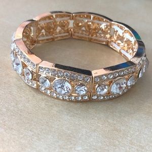 Gold stretch bracelet